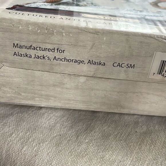 Alaskan Carvings Colletor series moose in snow . - Picture 2 of 8